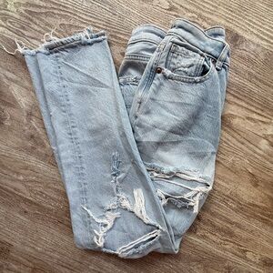American Eagle Wonens Mom Jean~ Size: 2